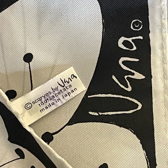 Vintage Vera Scarf Chic Black White Hibiscus Print 26 In Sq Very Good Condition - Picture 10 of 10